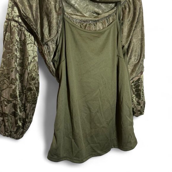 Cato Women’s Winter Daydream Velvet Burnout Top Grape Leaf XS NWT - Picture 3 of 5